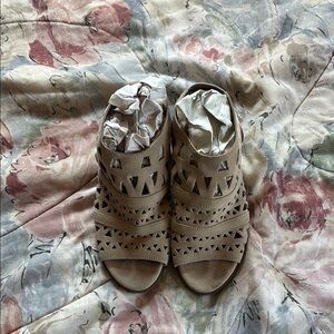 Diba Tan Sandals Elegant and Comfortable